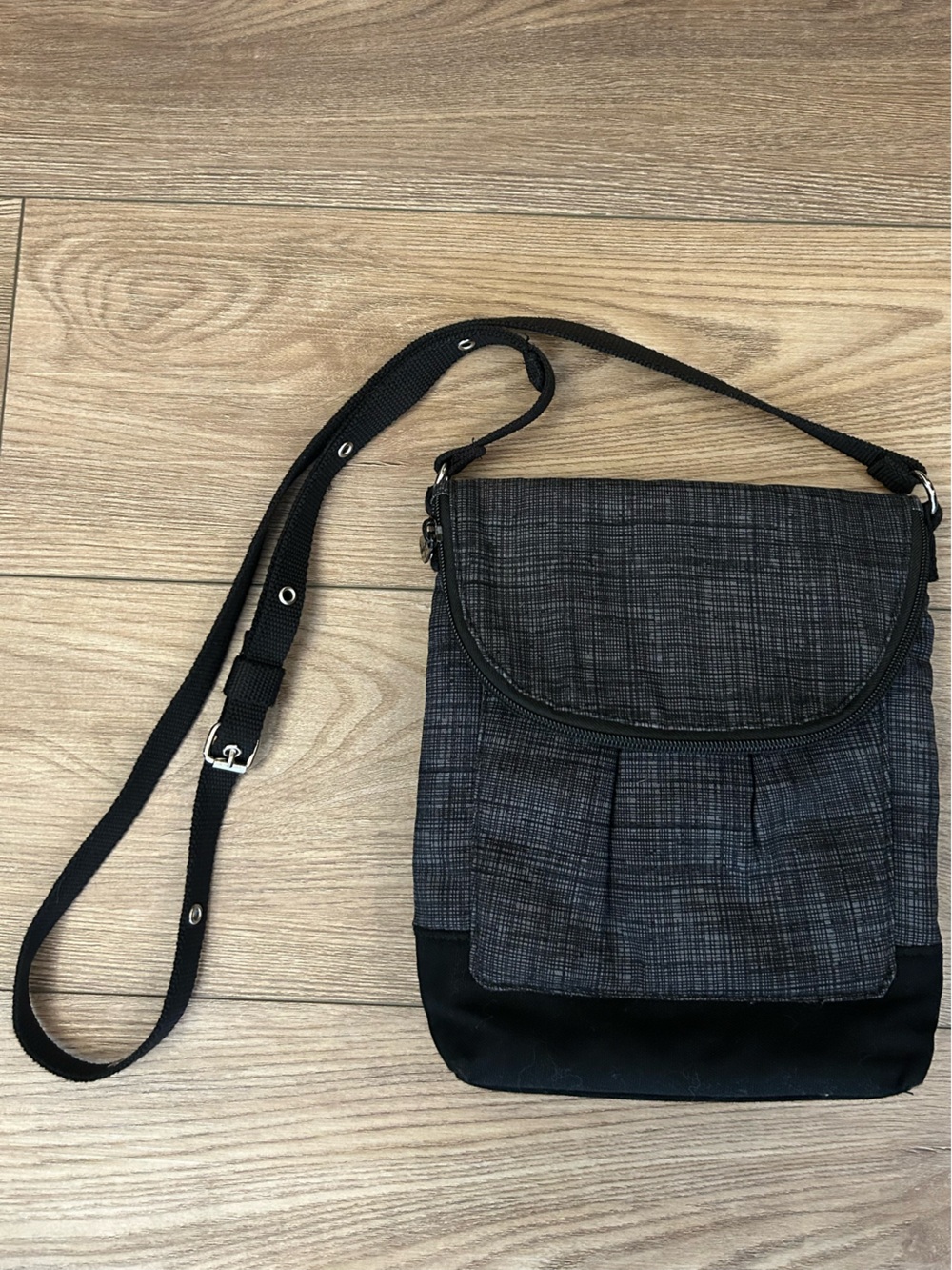 Thirty-One Crossbody Organizer Bag Gray Black Adjustable Strap